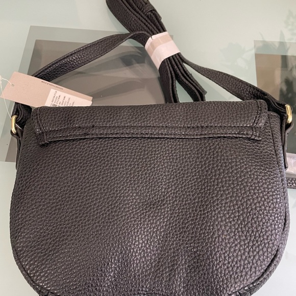 BNWT Kenneth Cole Reaction Black Mini Saddle Crossbody - Picture 2 of 7